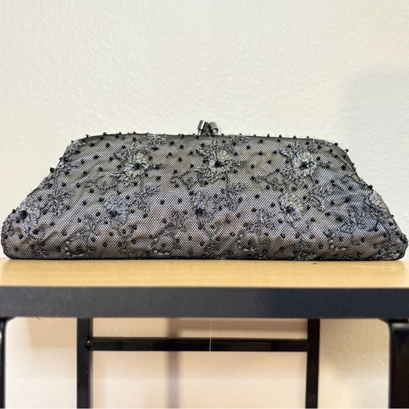Vintage 1989–94 Vanessa Gunmetal Beaded Lace Evening Clutch w Chain & Kiss-Lock - Picture 2 of 13
